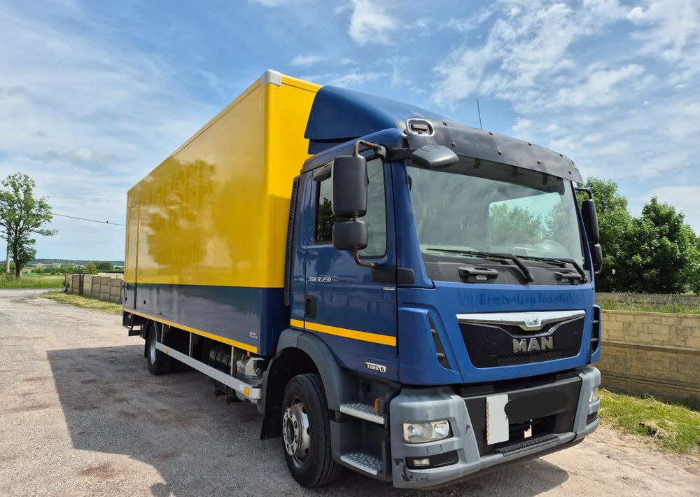 MAN TGM TGL 12.250 z Holandii KLIMA 7.2m AUTOMAT WINDA TOP CENA euro 6 nauka jazdy ESP ASR - Camión caja cerrada: foto 2 MAN TGM TGL 12.250 z Holandii KLIMA 7.2m AUTOMAT WINDA TOP CENA euro 6 nauka jazdy ESP ASR - Camión caja cerrada: foto 2