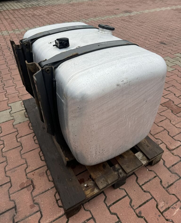 Mercedes-Benz ACTROS MP 430L Mercedes-Benz ACTROS MP 4 truck - Depósito de combustible para Camión: foto 5 Mercedes-Benz ACTROS MP 430L Mercedes-Benz ACTROS MP 4 truck - Depósito de combustible para Camión: foto 5