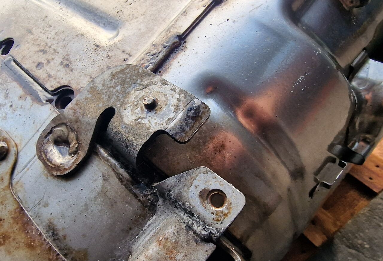 Scania Katalizator DPF R XPI Euro 6 DC13 2164453 2158333 Scania R XPI 410 Euro 6 DC13 2164453 2158333 truck - Silenciador para Camión: foto 3 Scania Katalizator DPF R XPI Euro 6 DC13 2164453 2158333 Scania R XPI 410 Euro 6 DC13 2164453 2158333 truck - Silenciador para Camión: foto 3