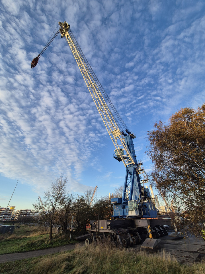 Liebherr LHM250 - Equipo portuario: foto 2 Liebherr LHM250 - Equipo portuario: foto 2