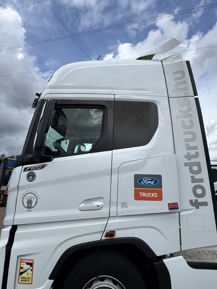 FORD F-MAX TRUCKS 500 - Cabina: foto 4 FORD F-MAX TRUCKS 500 - Cabina: foto 4