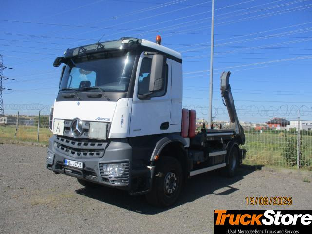 Mercedes-Benz Arocs 1845 LK - Camión portacontenedor de cadenas: foto 1 Mercedes-Benz Arocs 1845 LK - Camión portacontenedor de cadenas: foto 1