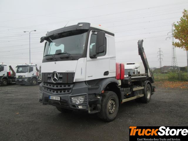 Mercedes-Benz Arocs 1845 LK - Camión portacontenedor de cadenas: foto 1 Mercedes-Benz Arocs 1845 LK - Camión portacontenedor de cadenas: foto 1