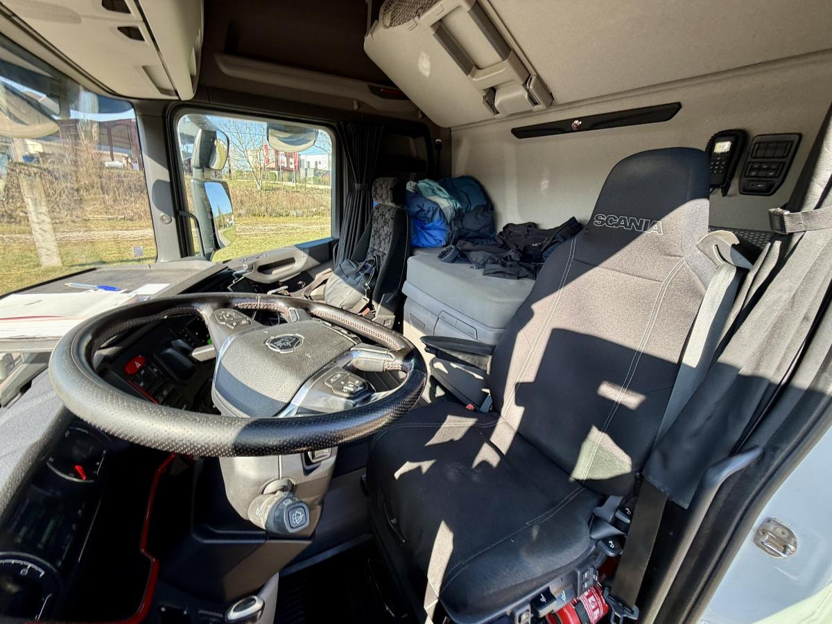 Foto del interior 1: Cabeza tractora Scania R R520