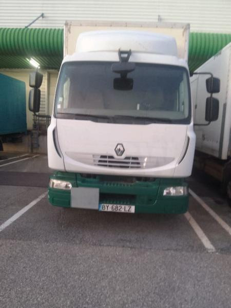 Renault Midlum 270 - Camión caja cerrada: foto 1 Renault Midlum 270 - Camión caja cerrada: foto 1