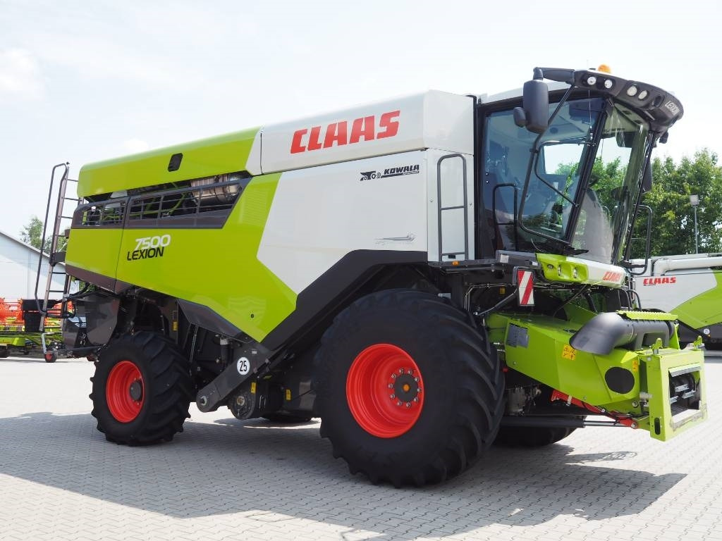 Claas Lexion 7500 + V930 - Cosechadora de granos: foto 4 Claas Lexion 7500 + V930 - Cosechadora de granos: foto 4