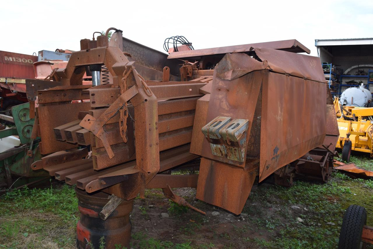 CLAAS Quadrant 1100 *zur Teilevertwertung* - Empacadora de pacas cuadradas: foto 3 CLAAS Quadrant 1100 *zur Teilevertwertung* - Empacadora de pacas cuadradas: foto 3