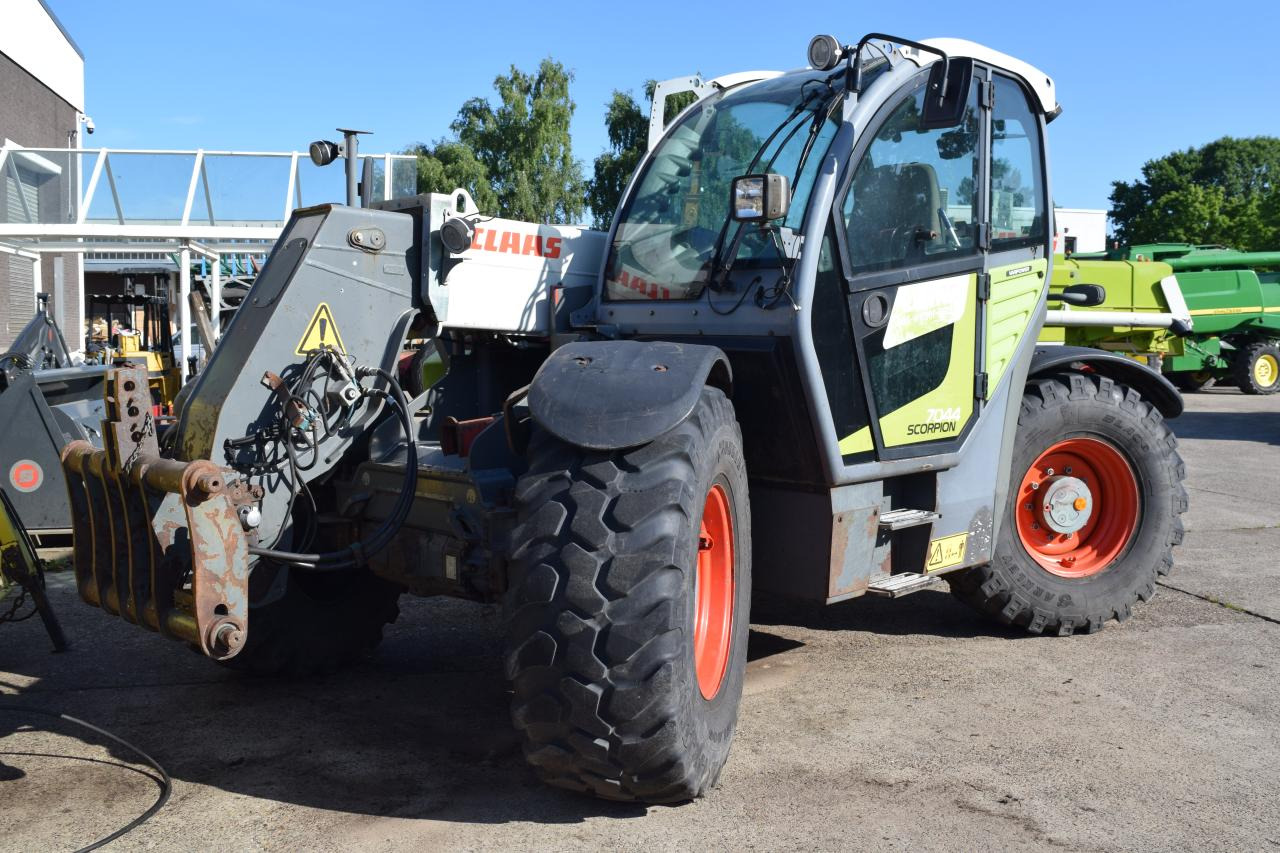 CLAAS SCORPION 7044 - Manipulador telescópico: foto 1 CLAAS SCORPION 7044 - Manipulador telescópico: foto 1