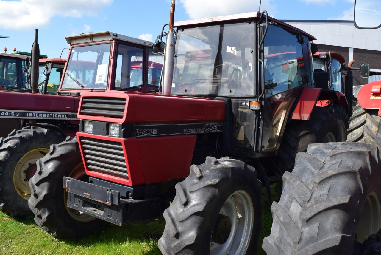 Case-IH 844 XLN - Tractor: foto 2 Case-IH 844 XLN - Tractor: foto 2