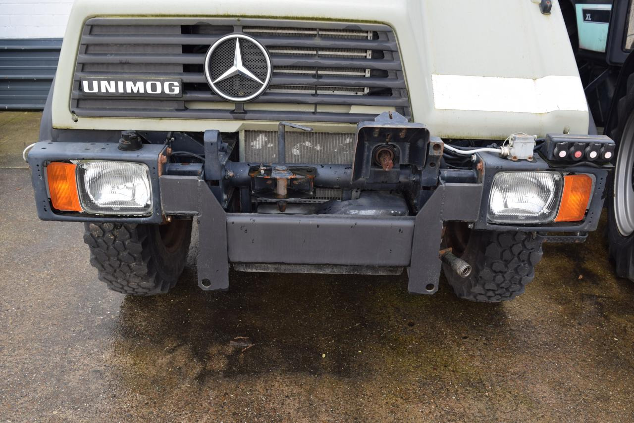 Mercedes-Benz Unimog U 90 - Tractor: foto 4 Mercedes-Benz Unimog U 90 - Tractor: foto 4