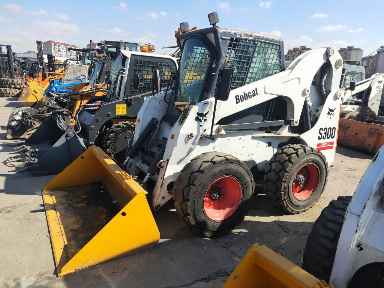 Bobcat S300 - Minicargadora: foto 1 Bobcat S300 - Minicargadora: foto 1