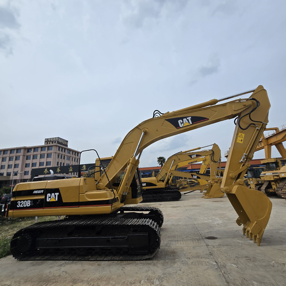 CATERPILLAR 320BL - Excavadora de cadenas: foto 2 CATERPILLAR 320BL - Excavadora de cadenas: foto 2