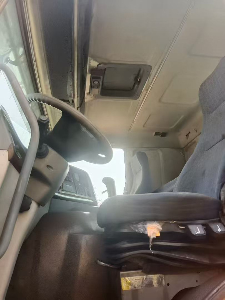 SINOTRUK HOWO - Cabeza tractora: foto 3 SINOTRUK HOWO - Cabeza tractora: foto 3