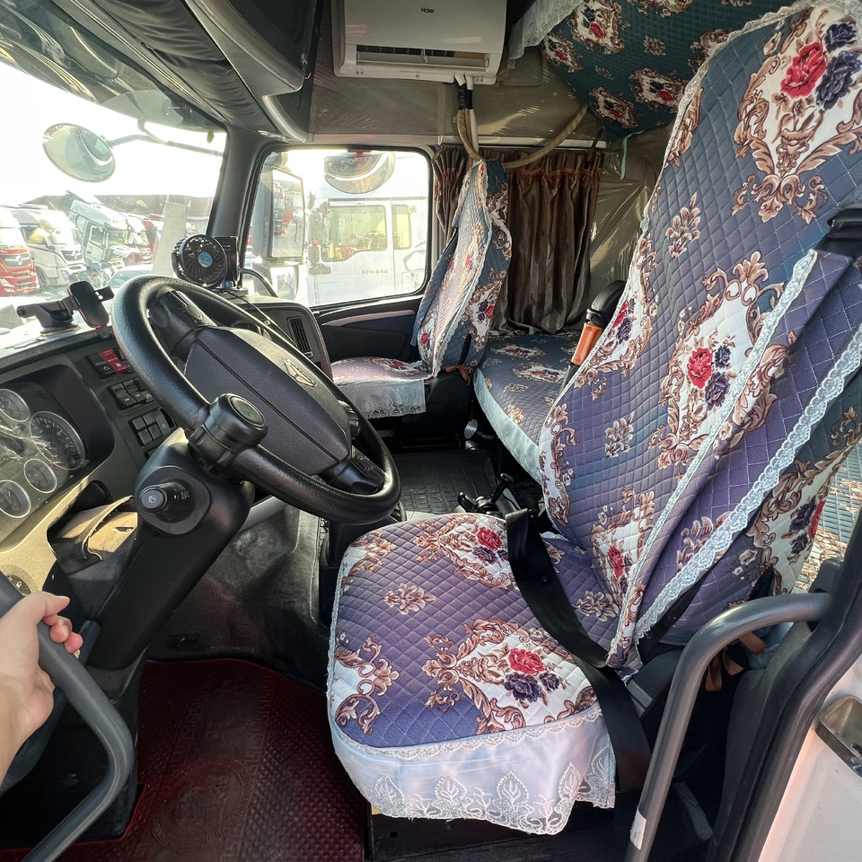 SINOTRUK HOWO - Cabeza tractora: foto 2 SINOTRUK HOWO - Cabeza tractora: foto 2