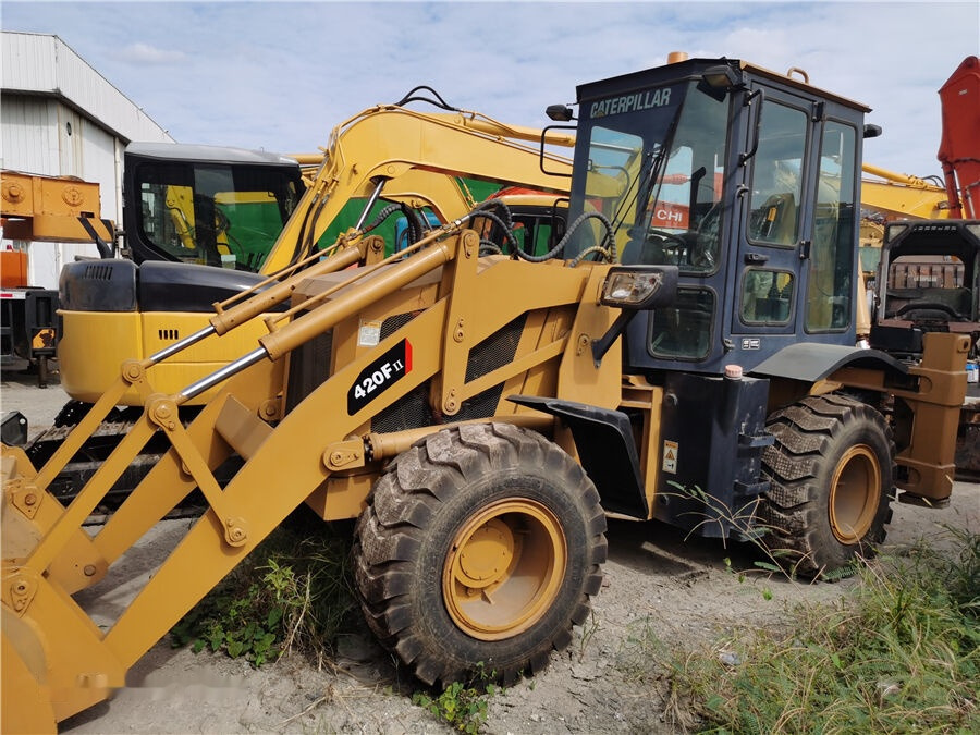 Caterpillar 420F - Retroexcavadora: foto 1 Caterpillar 420F - Retroexcavadora: foto 1