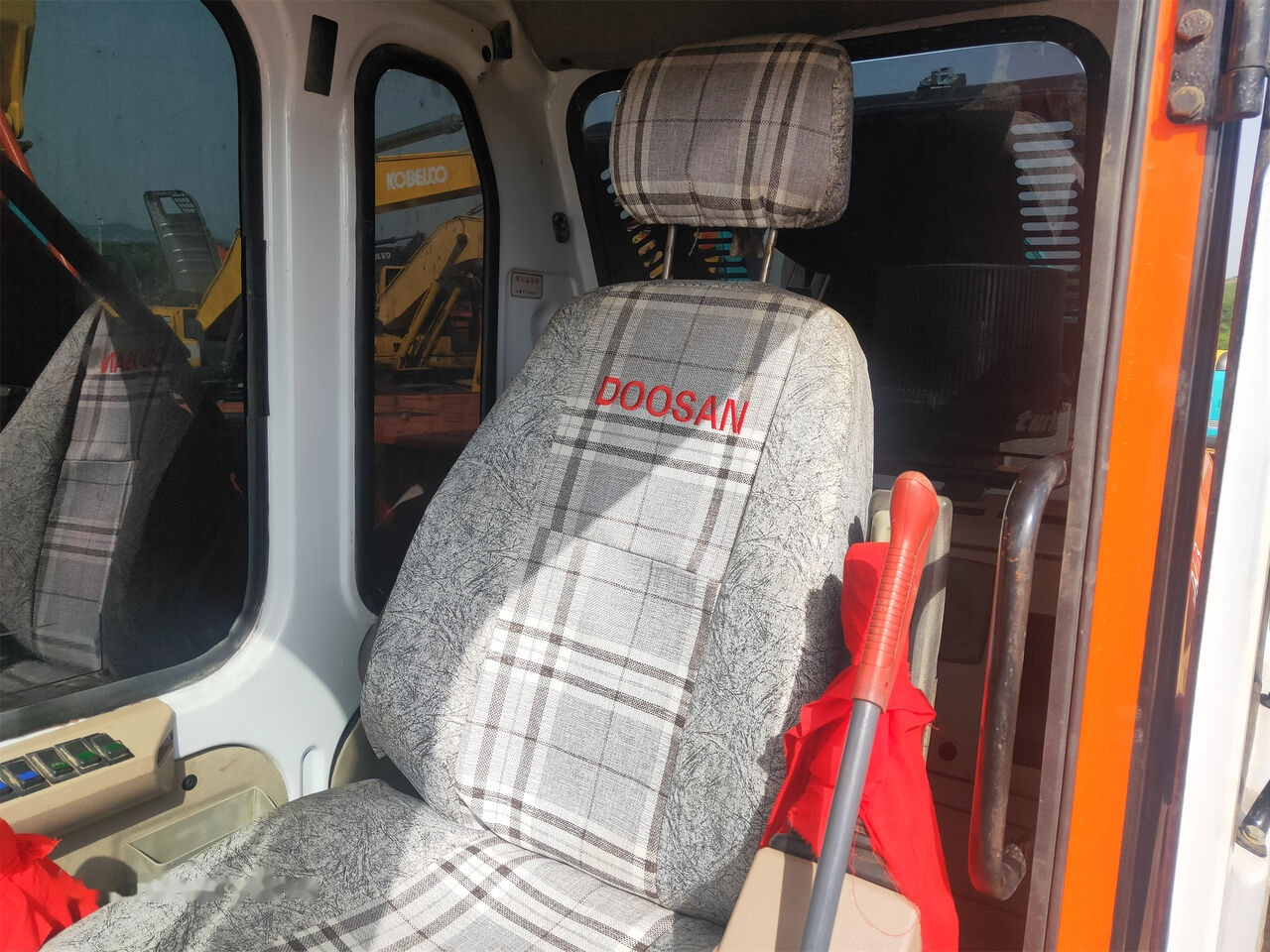 Doosan DH225LC-7 - Excavadora de cadenas: foto 2 Doosan DH225LC-7 - Excavadora de cadenas: foto 2