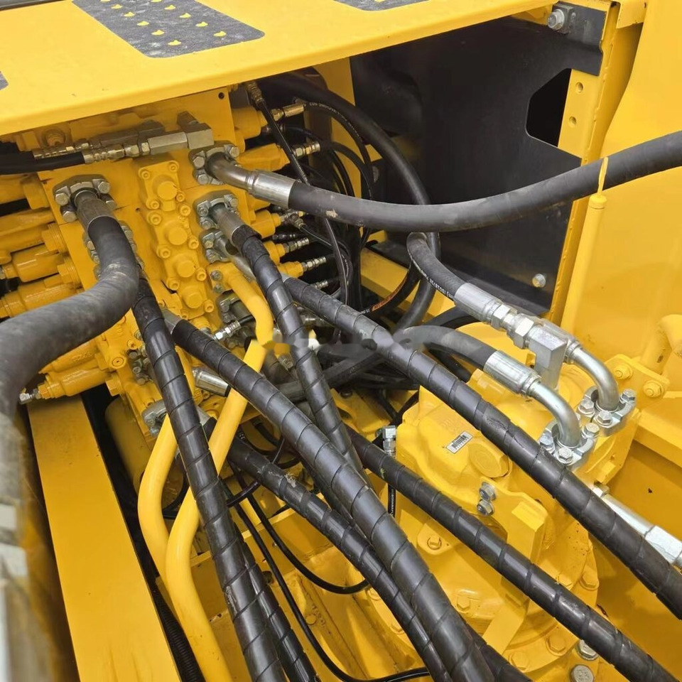 Excavadora de cadenas Komatsu PC200-8: foto 11