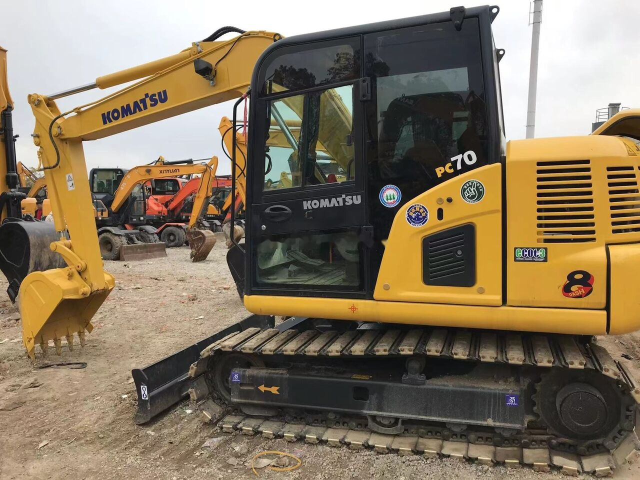 Komatsu PC70-8 - Excavadora de cadenas: foto 1 Komatsu PC70-8 - Excavadora de cadenas: foto 1