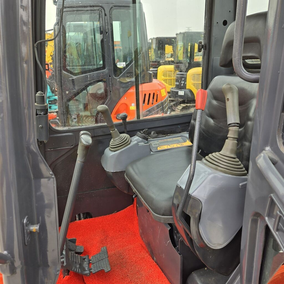 Miniexcavadora Kubota U35: foto 9