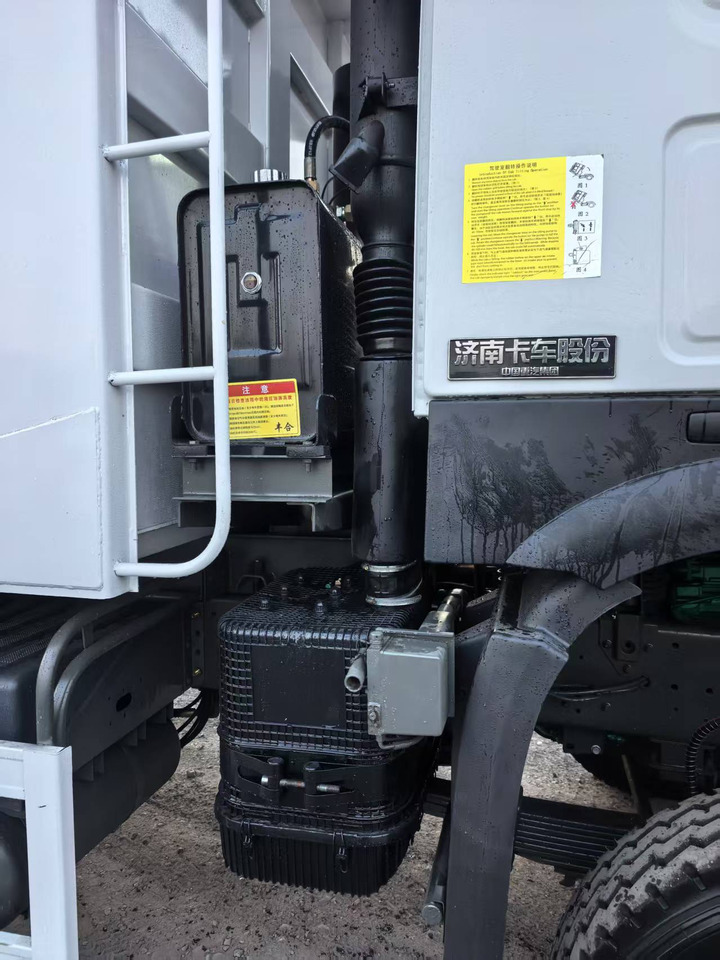 SINOTRUK HOWO 6x4 - Camión volquete: foto 5 SINOTRUK HOWO 6x4 - Camión volquete: foto 5