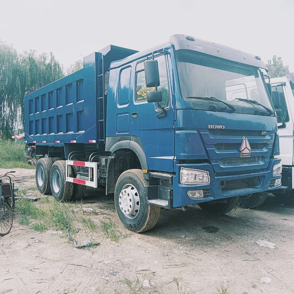 SINOTRUK HOWO - Camión volquete: foto 1 SINOTRUK HOWO - Camión volquete: foto 1