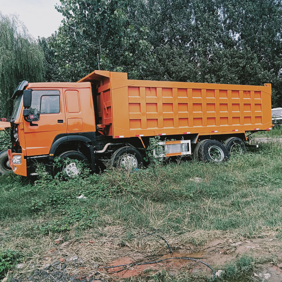 SINOTRUK HOWO - Camión volquete: foto 4 SINOTRUK HOWO - Camión volquete: foto 4