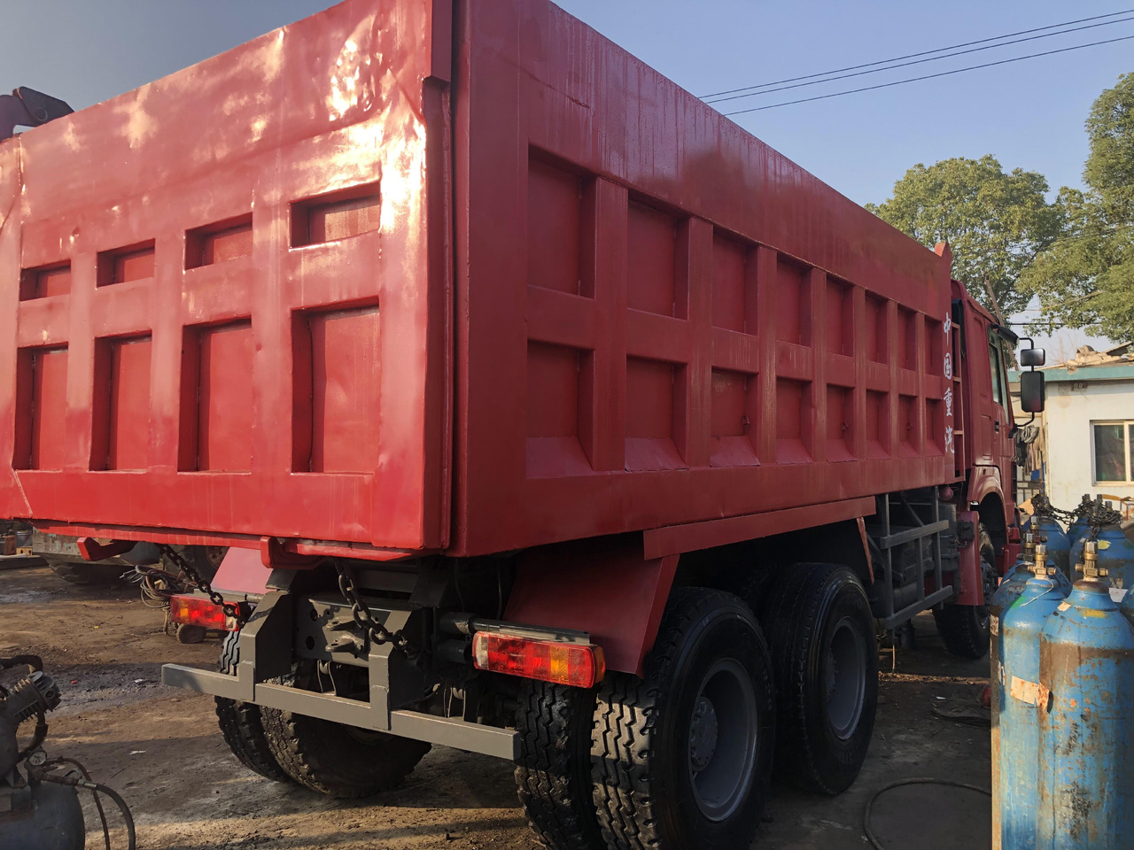 SINOTRUK HOWO - Camión volquete: foto 4 SINOTRUK HOWO - Camión volquete: foto 4