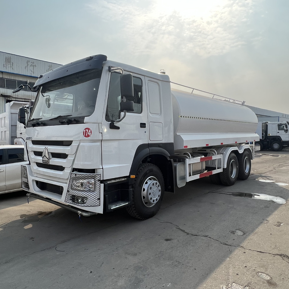 SINOTRUK HOWO sprinkler - Camión cisterna: foto 4 SINOTRUK HOWO sprinkler - Camión cisterna: foto 4