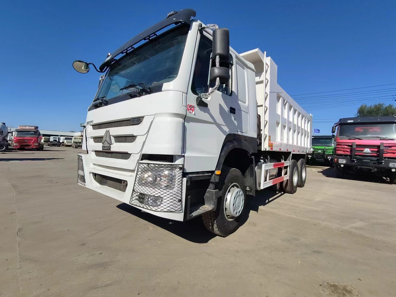 Camión volquete SINOTRUK Howo: foto 6