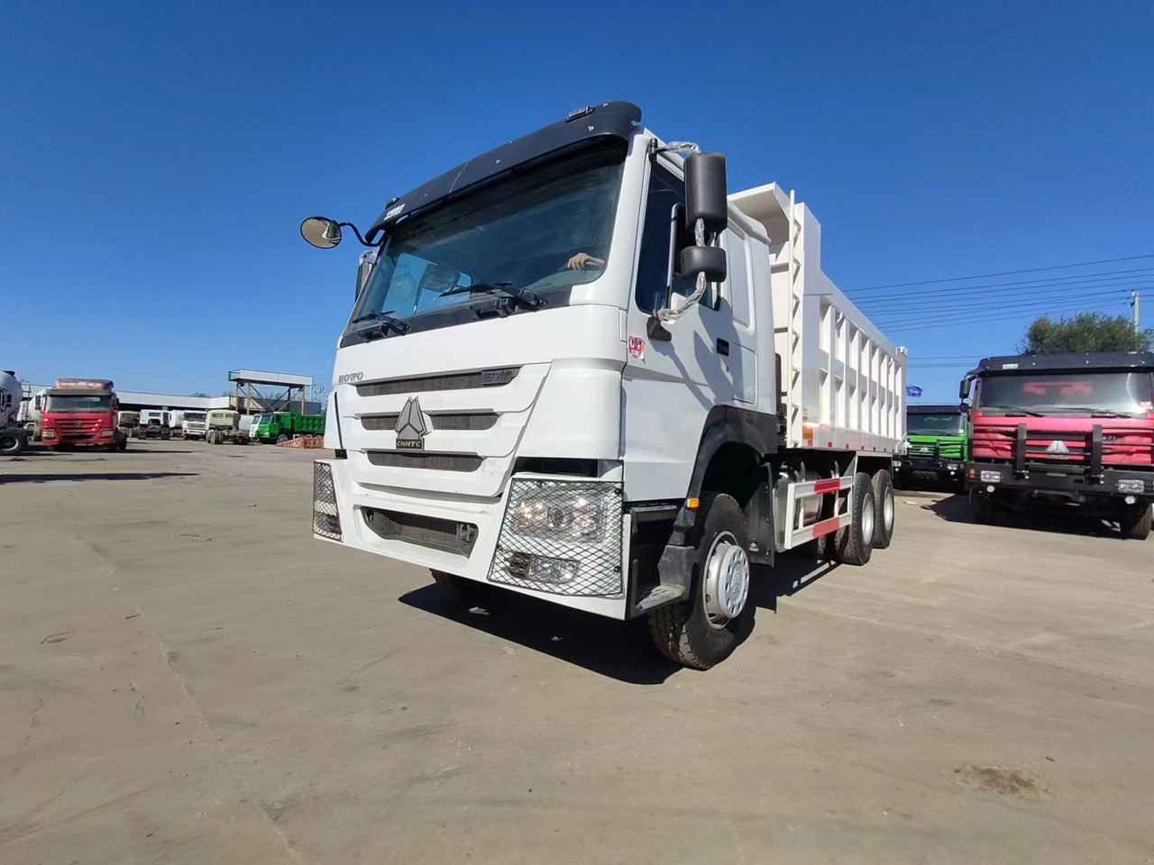 Camión volquete SINOTRUK Howo: foto 7