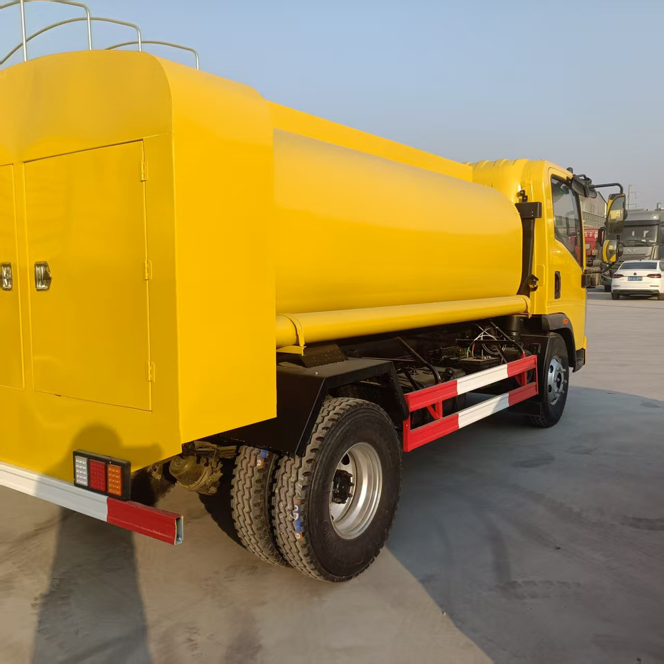 SINOTRUK Tanker truck - Camión cisterna: foto 5 SINOTRUK Tanker truck - Camión cisterna: foto 5