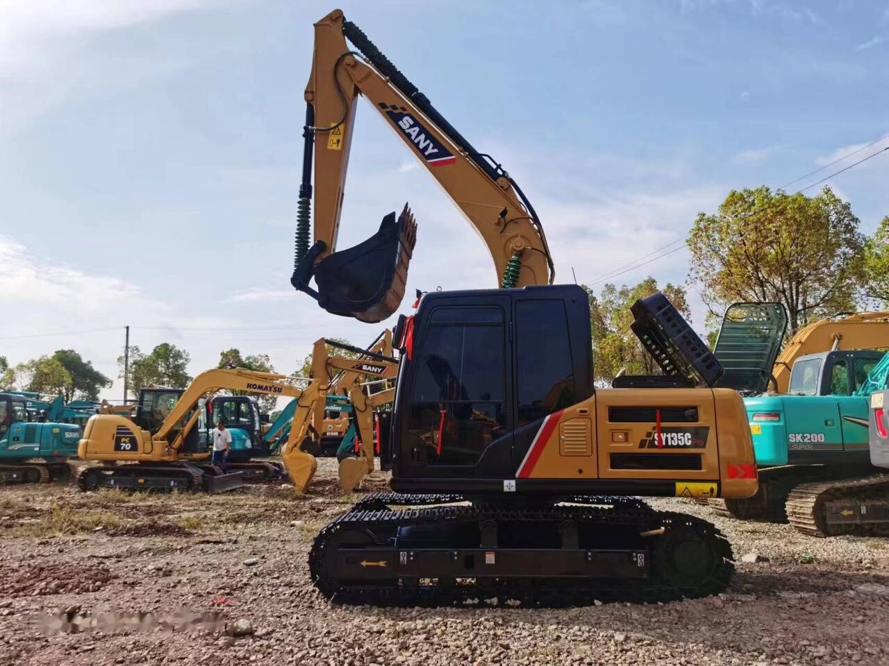 Excavadora de cadenas Sany SY135C: foto 8