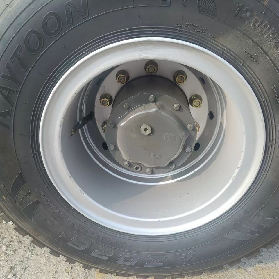 Camión volquete Sinotruk Howo 6*4: foto 9