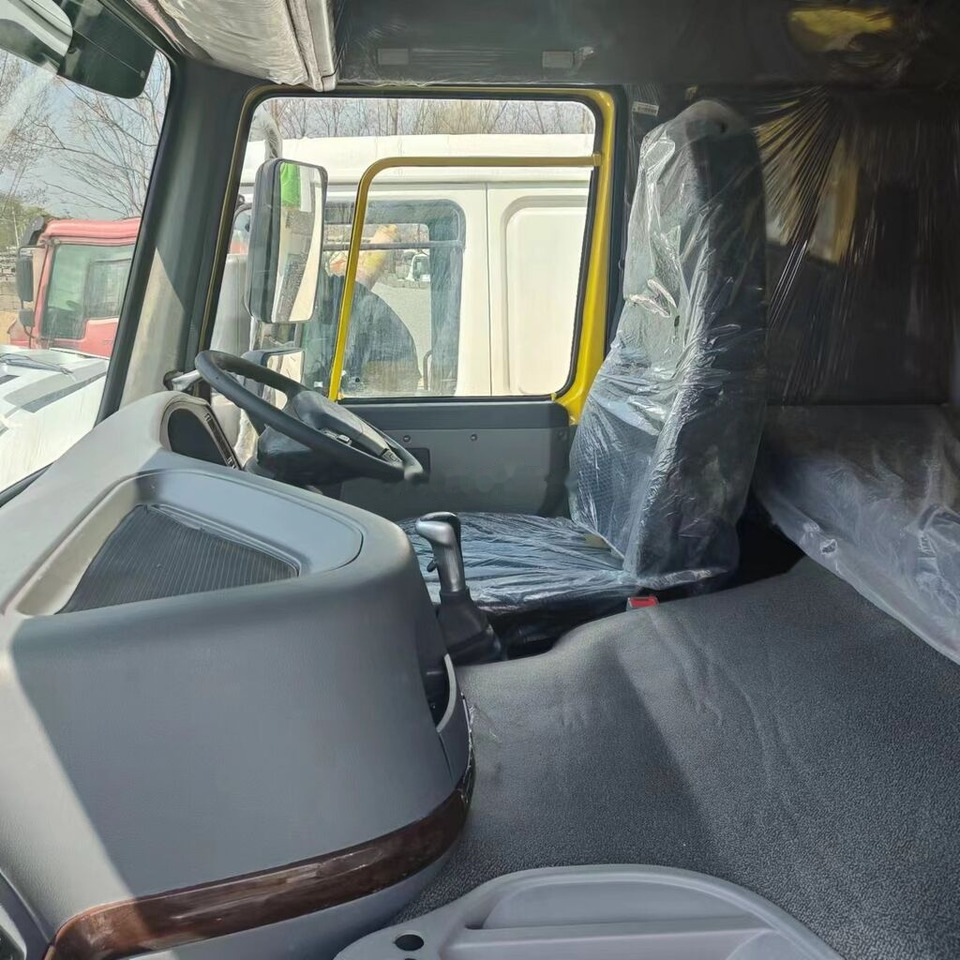 Sinotruk Howo 6*4 Right hand drive - Camión volquete: foto 4 Sinotruk Howo 6*4 Right hand drive - Camión volquete: foto 4