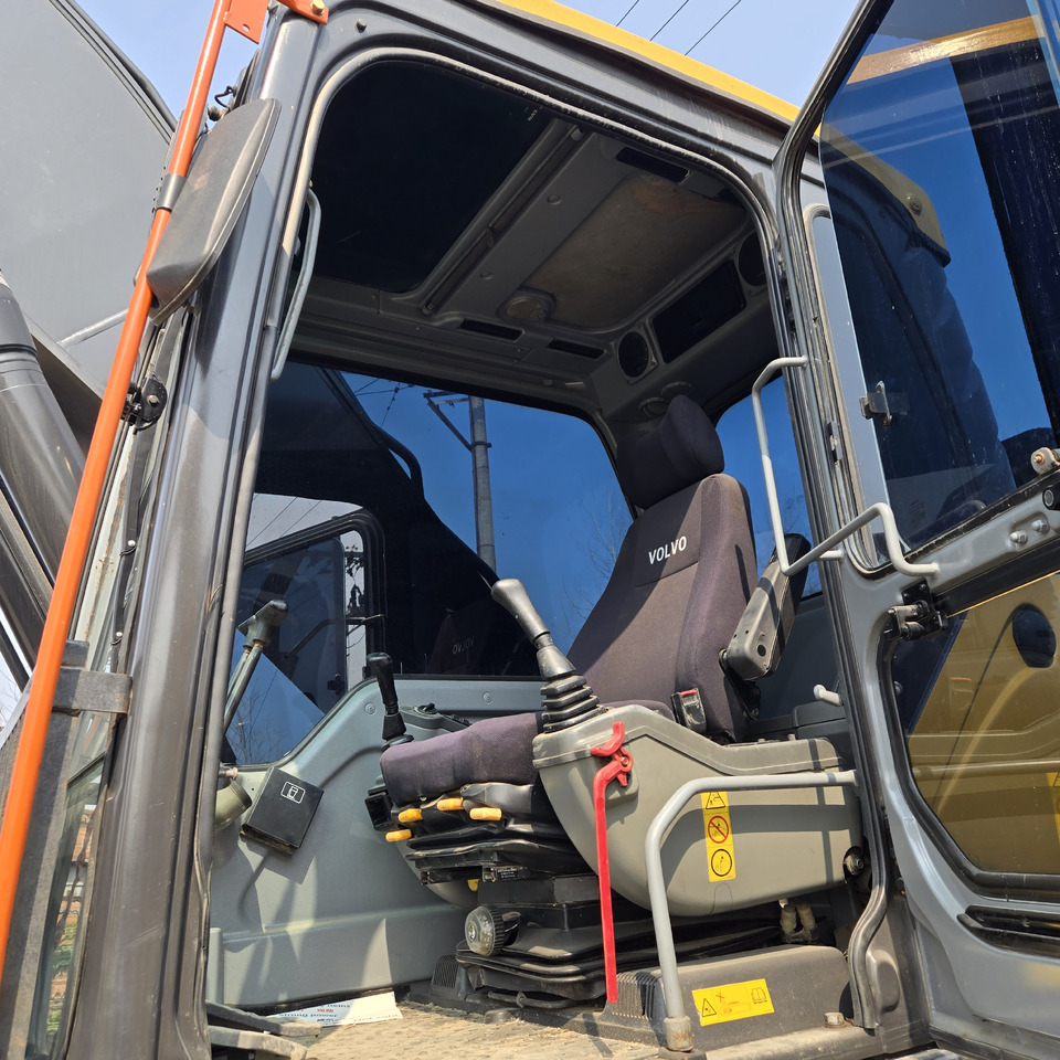 Excavadora de cadenas VOLVO EC300: foto 7
