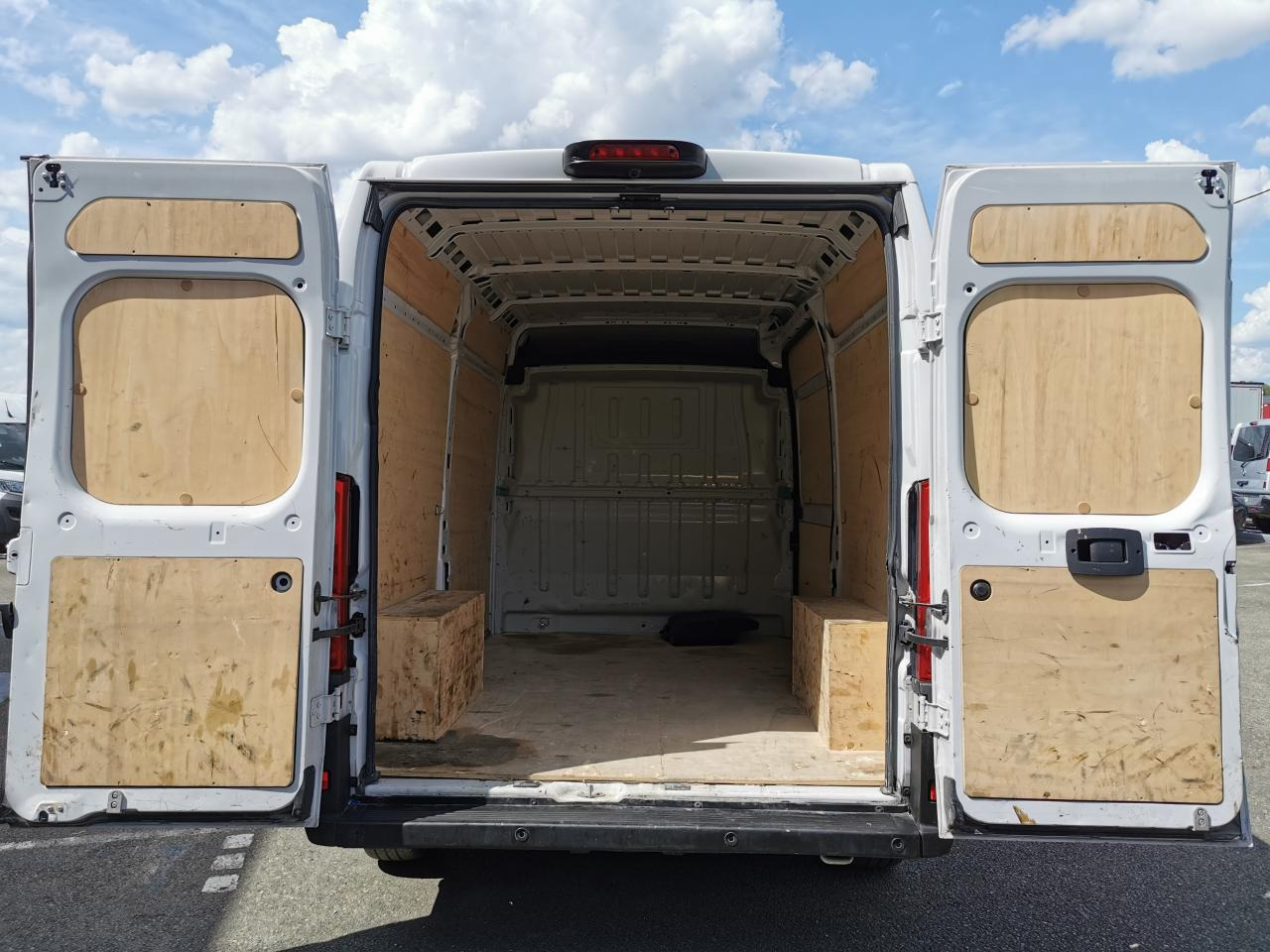 CITROEN Jumper 3.5t L2H2 2.2 HDi S&S - 140 III FOURGON TOLE Fourgon Tolé 35 L2H2 PHASE 3 - Furgón: foto 3 CITROEN Jumper 3.5t L2H2 2.2 HDi S&S - 140 III FOURGON TOLE Fourgon Tolé 35 L2H2 PHASE 3 - Furgón: foto 3