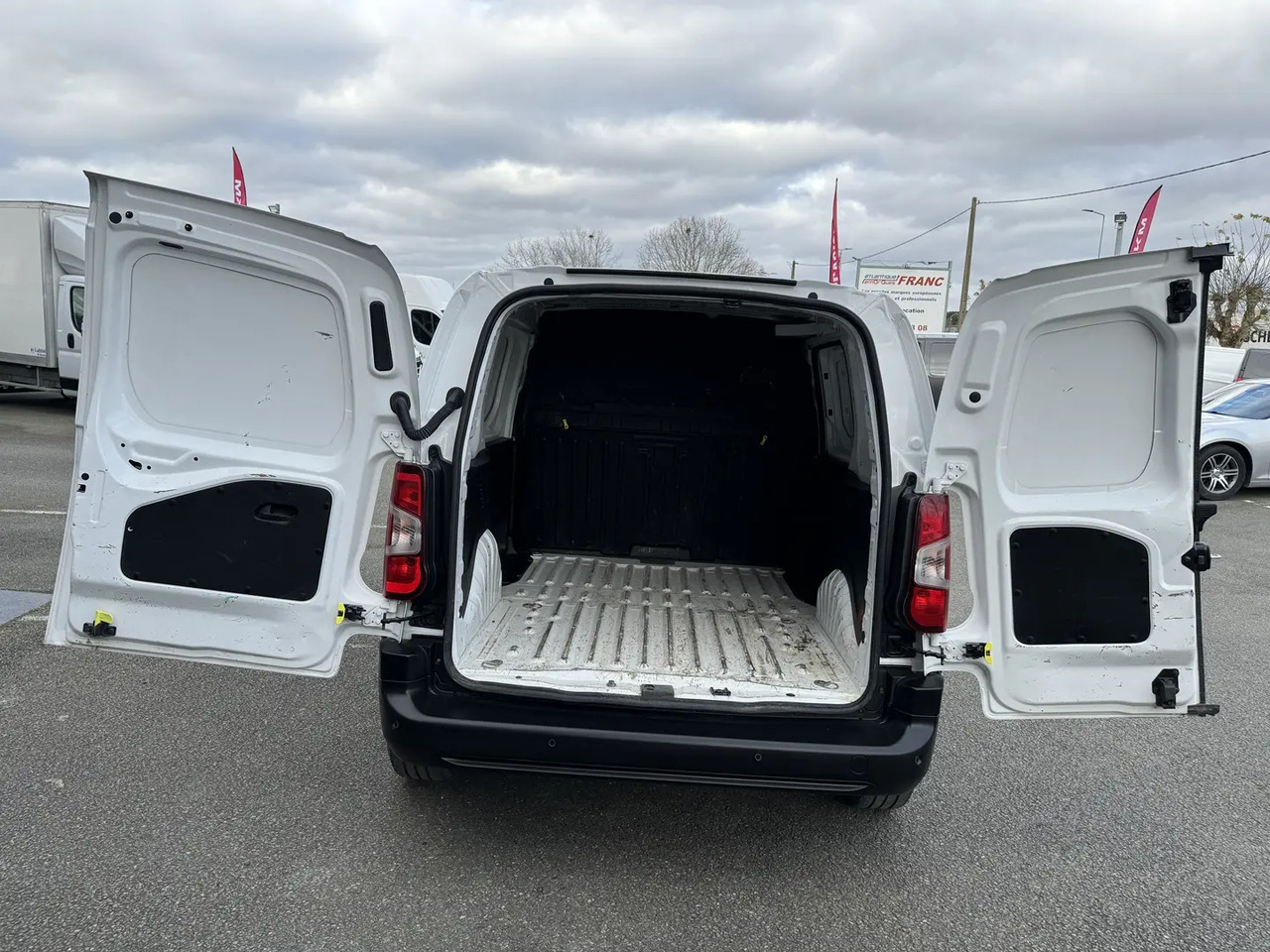 Citroen Berlingo M 650KG BLUEHDI 100 S&S DRIVER - Furgón: foto 3 Citroen Berlingo M 650KG BLUEHDI 100 S&S DRIVER - Furgón: foto 3