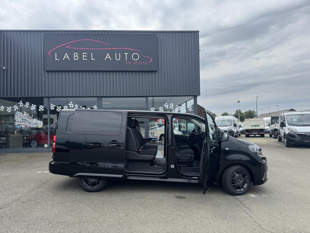 Citroen Jumpy XL 2.0 BLUEHDI 180CH S&S CABINE APPROFONDIE FIXE EAT8 5 PLACES - Furgoneta combi: foto 2 Citroen Jumpy XL 2.0 BLUEHDI 180CH S&S CABINE APPROFONDIE FIXE EAT8 5 PLACES - Furgoneta combi: foto 2