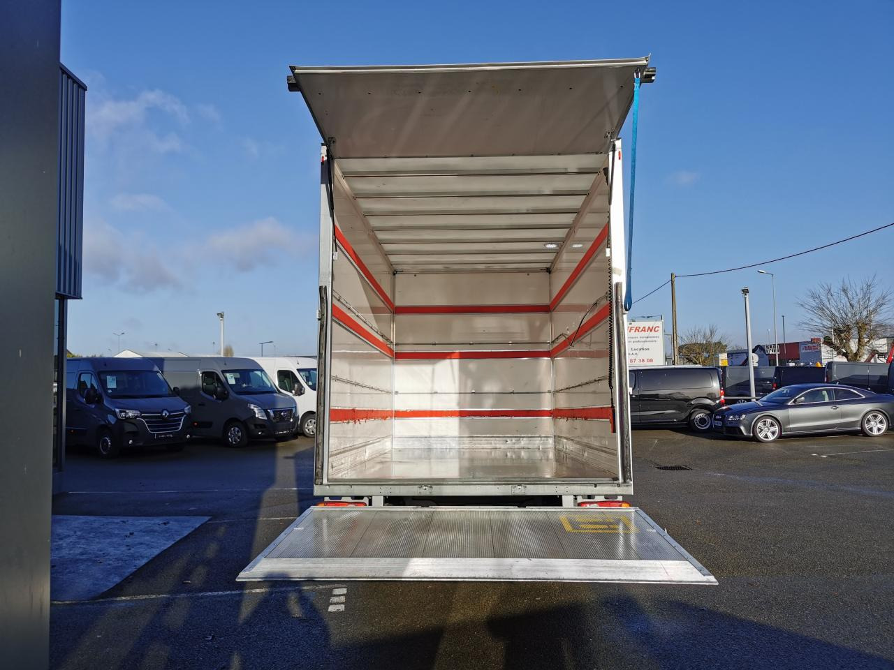 FIAT DUCATO 3T5 CAISSE + HAYON 2.3 MJT 140CH PRO LOUNGE - Furgoneta caja cerrada: foto 3 FIAT DUCATO 3T5 CAISSE + HAYON 2.3 MJT 140CH PRO LOUNGE - Furgoneta caja cerrada: foto 3