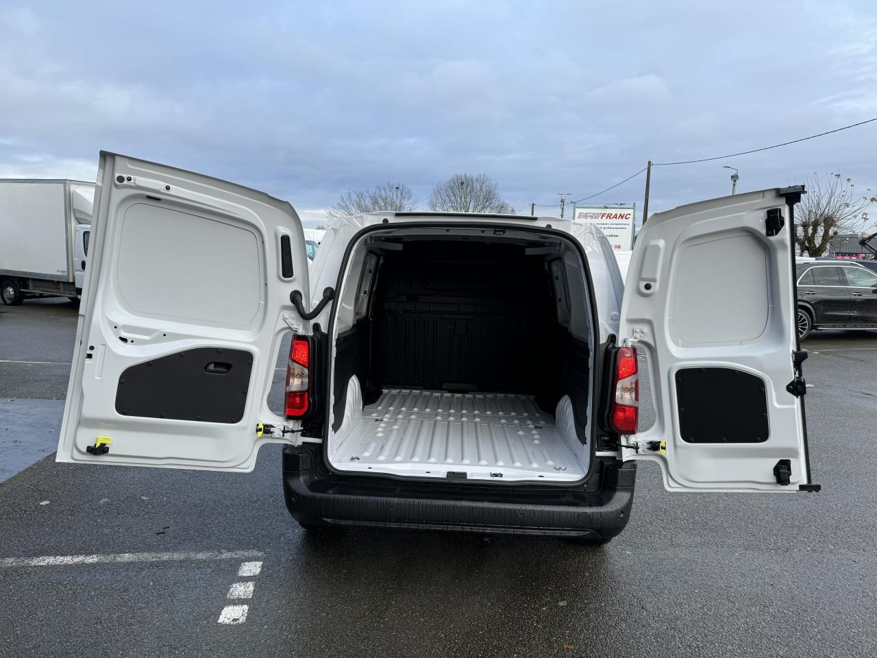 FIAT Doblo XL 950KG 1.5 BlueHDi S&S - 130 - BV EAT8 III FOURGON Fourgon XL PHASE 2 - Furgón: foto 5 FIAT Doblo XL 950KG 1.5 BlueHDi S&S - 130 - BV EAT8 III FOURGON Fourgon XL PHASE 2 - Furgón: foto 5