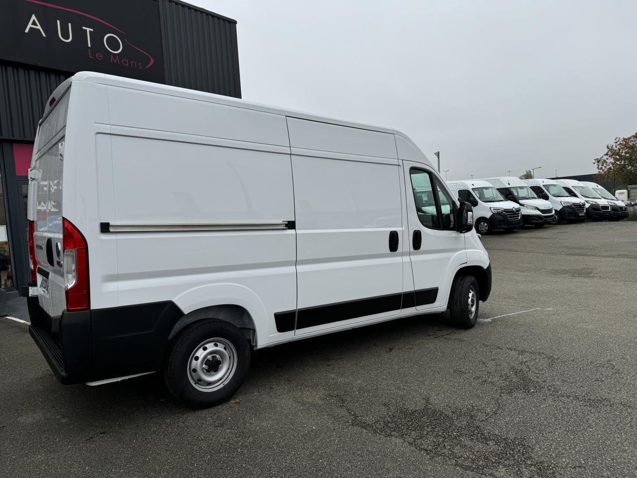 FIAT Ducato Tôlé 3.3 M H2 2.2 - 140 S&S III FOURGON TOLE Fourgon Tôlé 3.3 - Furgón: foto 5 FIAT Ducato Tôlé 3.3 M H2 2.2 - 140 S&S III FOURGON TOLE Fourgon Tôlé 3.3 - Furgón: foto 5