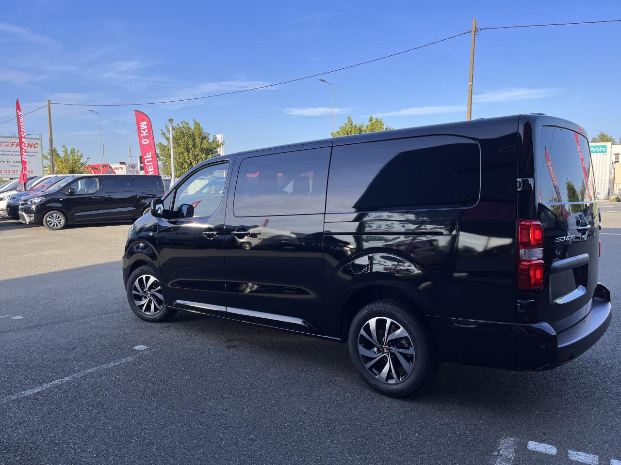 Furgoneta combi FIAT Scudo XL 2.0 BlueHDi - 180 S&S - BVA Cabine Approfondie 6 PLACES: foto 8 Furgoneta combi FIAT Scudo XL 2.0 BlueHDi - 180 S&S - BVA Cabine Approfondie 6 PLACES: foto 8