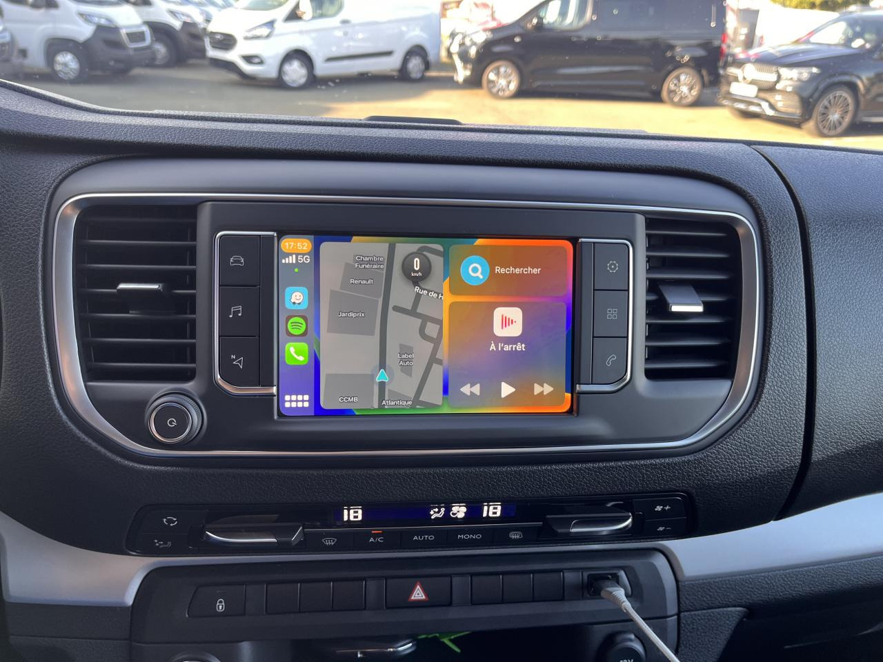 Furgoneta combi FIAT Scudo XL 2.0 BlueHDi - 180 S&S - BVA Cabine Approfondie 6 PLACES: foto 12 Furgoneta combi FIAT Scudo XL 2.0 BlueHDi - 180 S&S - BVA Cabine Approfondie 6 PLACES: foto 12