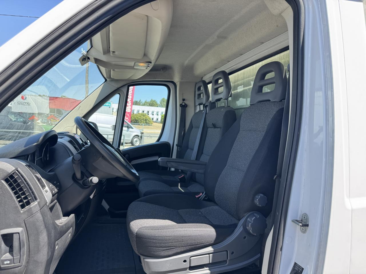 Fiat Ducato 3.5 MAXI L 2.3 MULTIJET 160CH BENNE ACIER PACK PRO NAV + COFFRE JPM - Furgoneta basculante: foto 4 Fiat Ducato 3.5 MAXI L 2.3 MULTIJET 160CH BENNE ACIER PACK PRO NAV + COFFRE JPM - Furgoneta basculante: foto 4