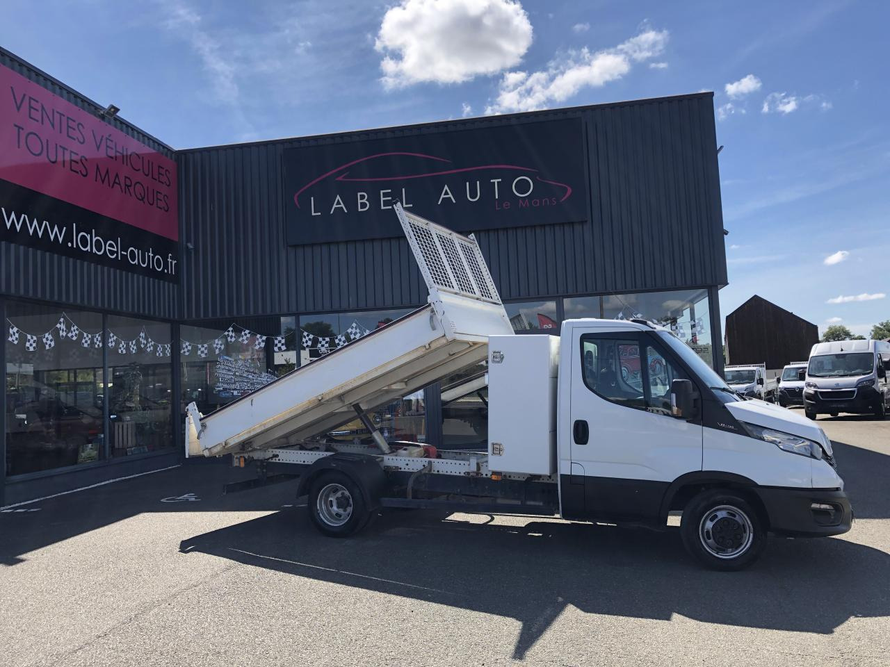 IVECO Daily 35C14 3T5 BENNE + COFFRE RJ 2.3L 140CH - Furgoneta basculante: foto 1 IVECO Daily 35C14 3T5 BENNE + COFFRE RJ 2.3L 140CH - Furgoneta basculante: foto 1