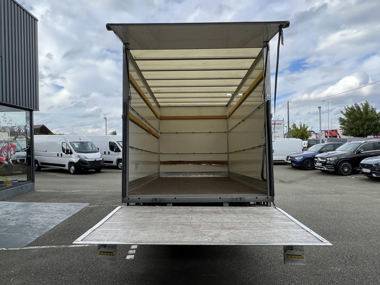 IVECO Daily 35C16 CAISSE HAYON 20M3 RJ 3.0L 160CH - Furgoneta caja cerrada: foto 3 IVECO Daily 35C16 CAISSE HAYON 20M3 RJ 3.0L 160CH - Furgoneta caja cerrada: foto 3