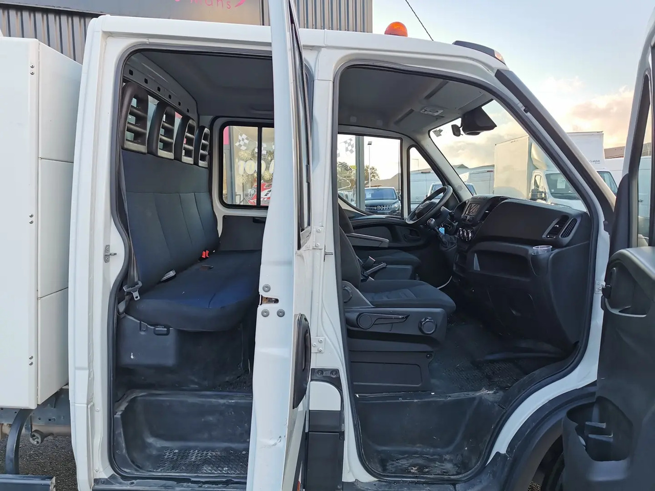 Furgoneta basculante Iveco Daily 35C14 EMPATTEMENT 3750: foto 7
