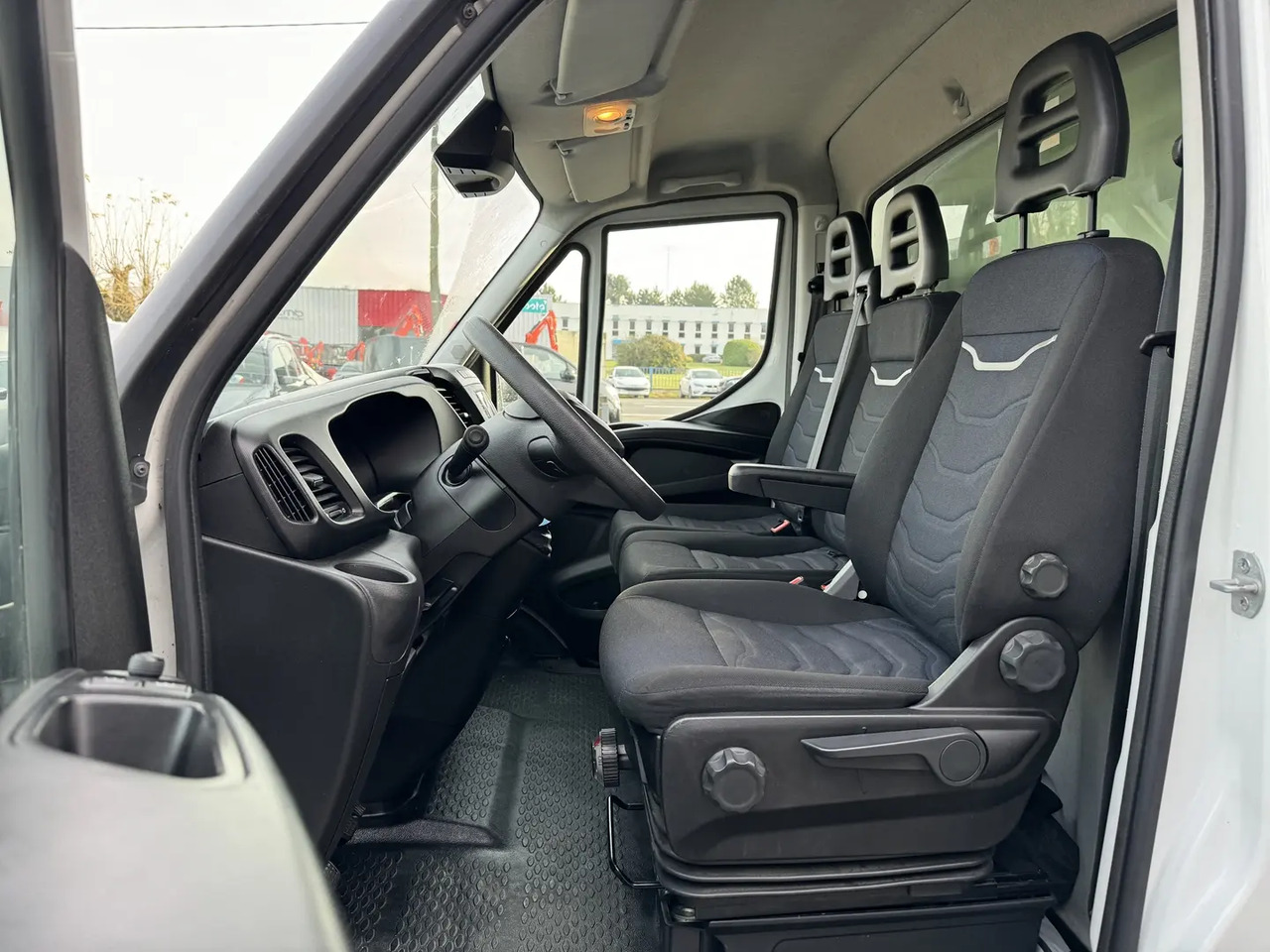 Iveco Daily 35C16 EMPATTEMENT 4100 - Furgoneta caja cerrada: foto 5 Iveco Daily 35C16 EMPATTEMENT 4100 - Furgoneta caja cerrada: foto 5