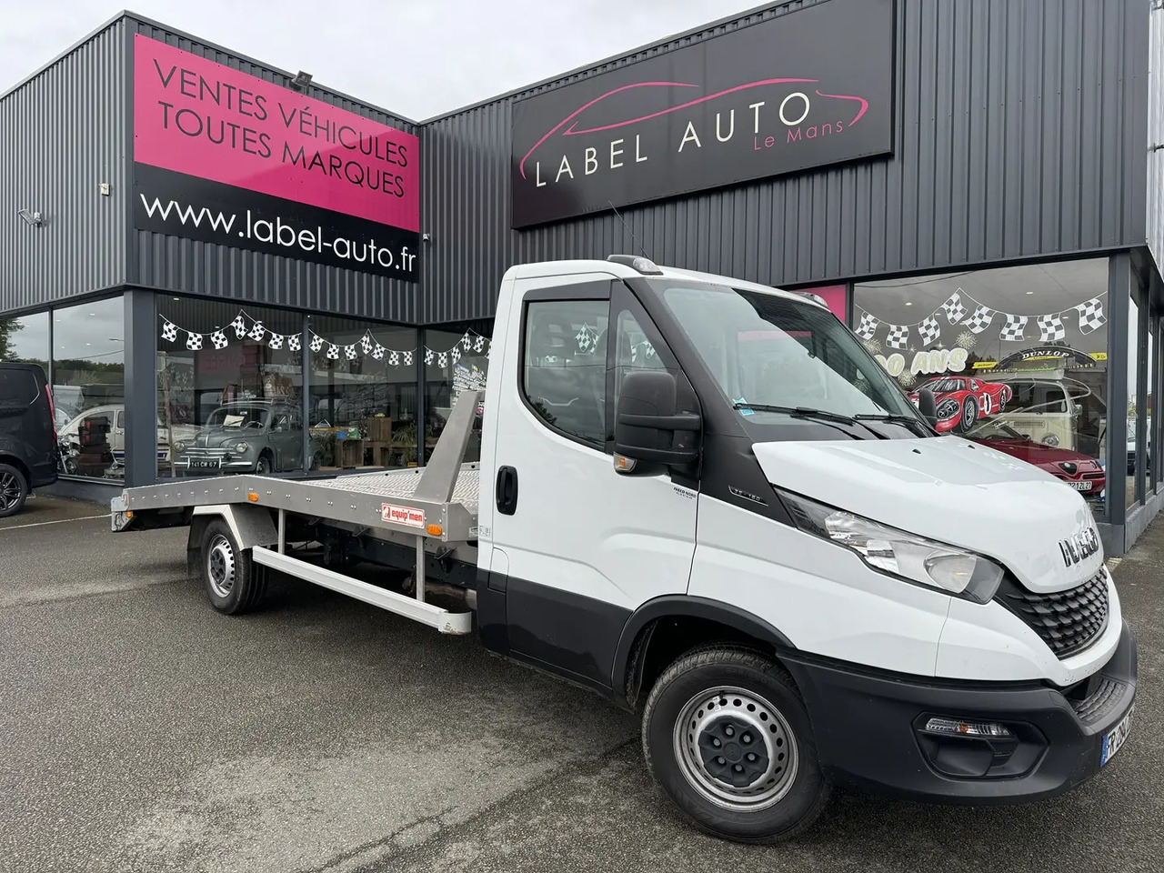 Iveco Daily 35C16H3.0 EMPATTEMENT 4100 - Grua de remolque autos: foto 1 Iveco Daily 35C16H3.0 EMPATTEMENT 4100 - Grua de remolque autos: foto 1