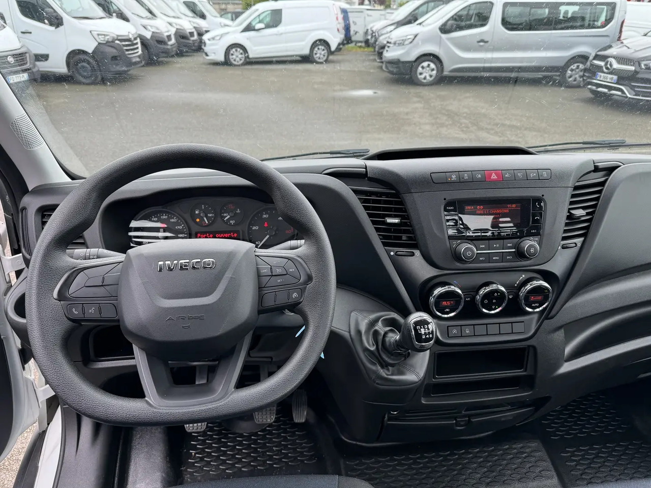 Iveco Daily 35S16H3.0 D EMPATTEMENT 4100 - Grua de remolque autos: foto 4 Iveco Daily 35S16H3.0 D EMPATTEMENT 4100 - Grua de remolque autos: foto 4